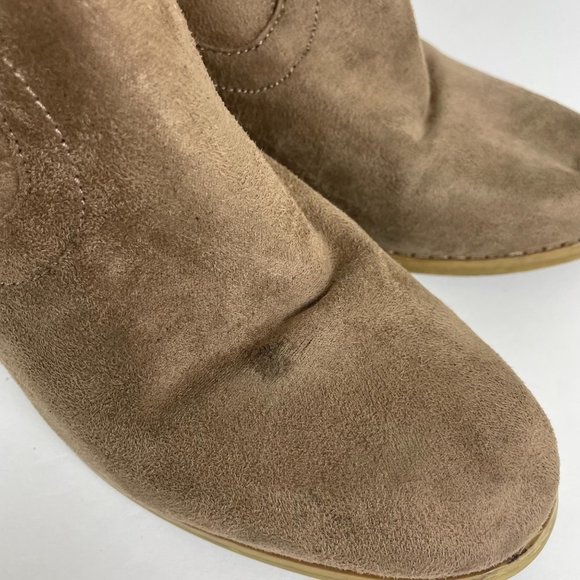 Diva Lounge Woman's Sz 10 Faux Suede Fringe Stack Heeled Ankle Booties Fall - Picture 3 of 9